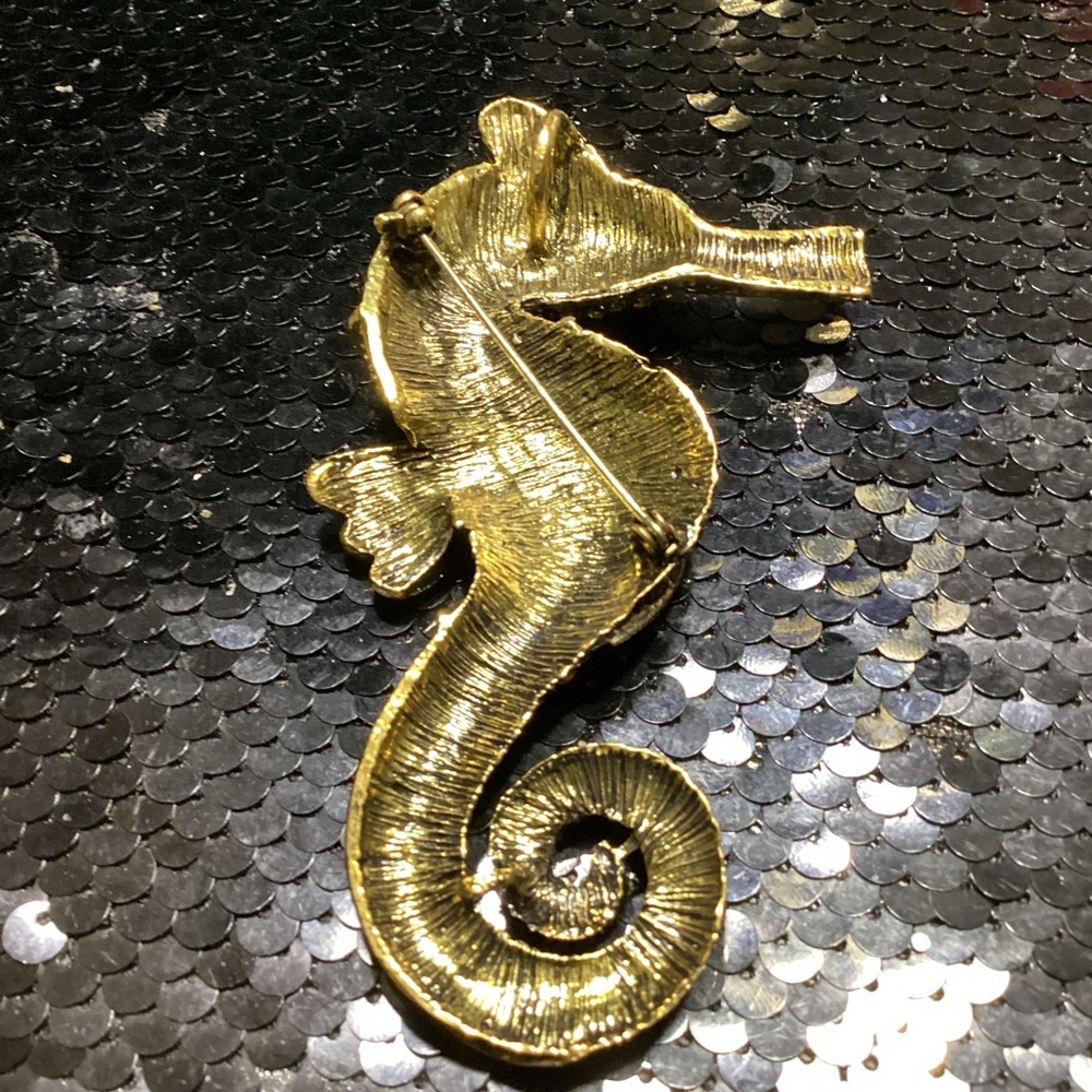 Colorful Seahorse Brooch - Picture 4 of 6